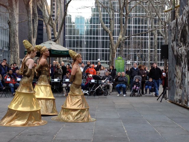 Art Installation Dancers At The Premier
